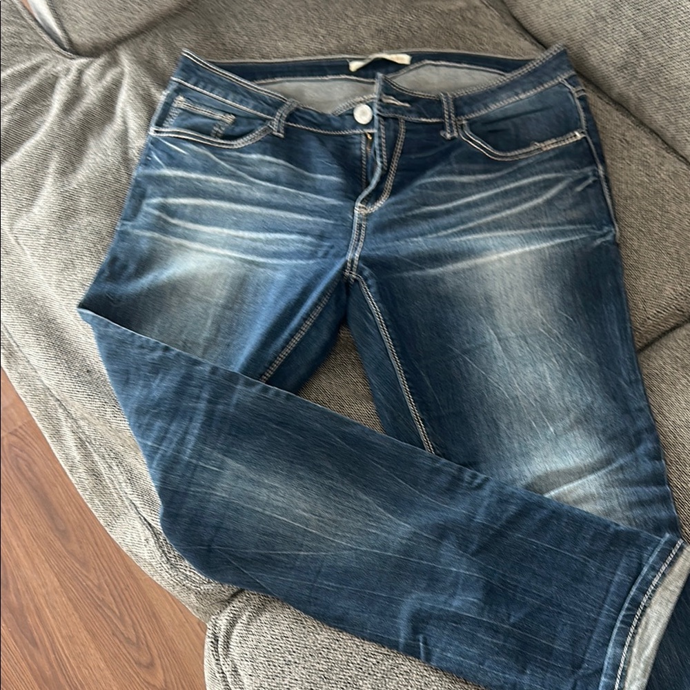 Daytrip Blue Straight Leg Jeans with Faded Effect and Classic Style